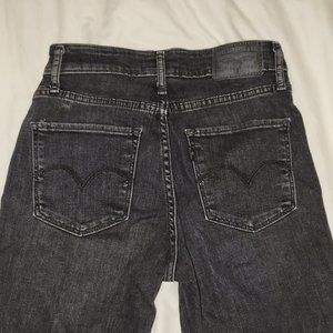 Levi's 721 High Rise Skinny Jeans in Size 25 in Steady Rock Black Color